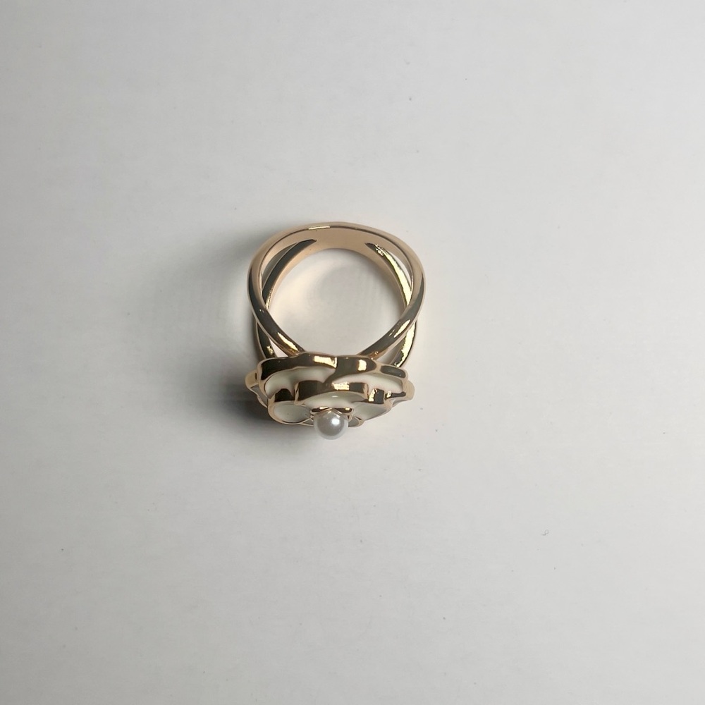 NEW ✨Floral Enamel Scarf Ring with Pearl Accent - Red & Cream - Picture 3 of 4